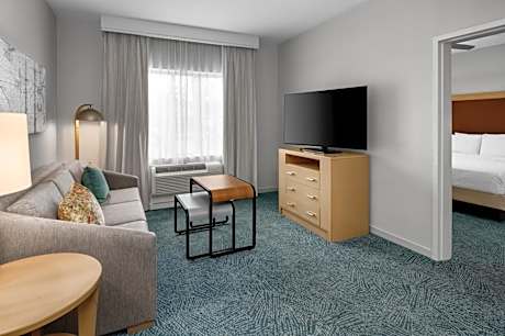 One-Bedroom Queen Suite with Two Queen Beds - Non-Smoking