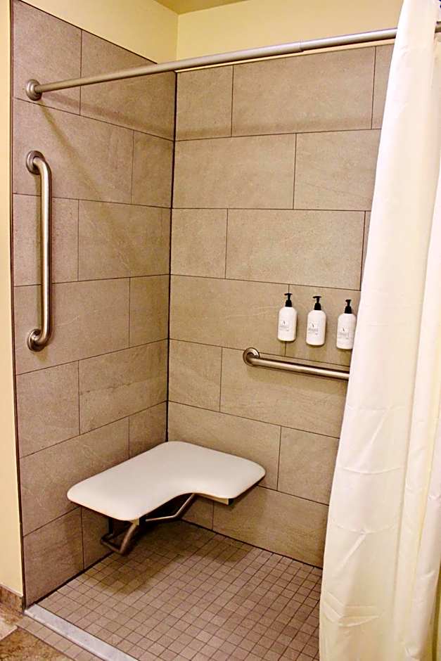 Cobblestone Hotel & Suites - Devils Lake