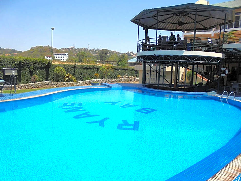 Ryan's Bay Hotel