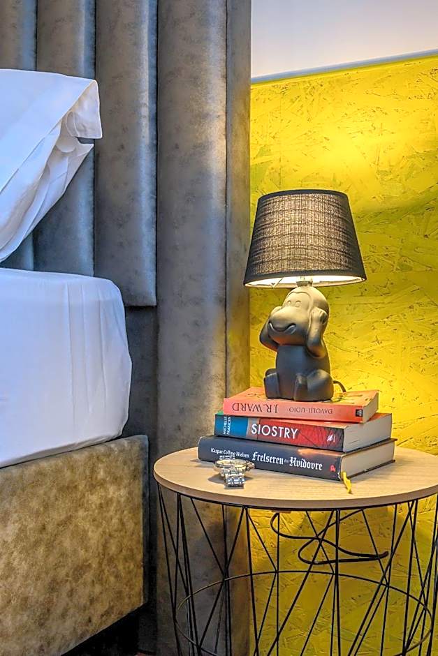 Yellow house with private parking