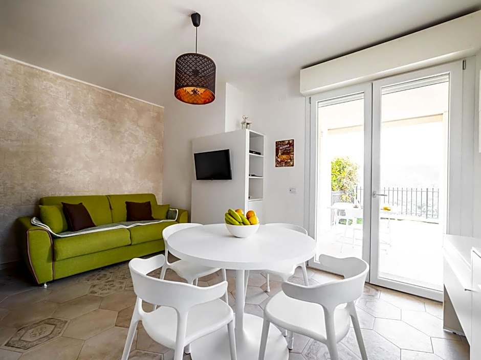 Serenity with swimming pool and parking in Alassio