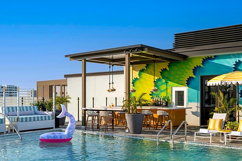 Moxy St. Petersburg Downtown