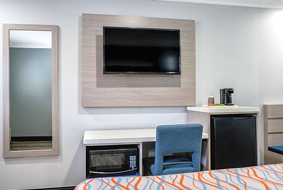 Travelodge Inn & Suites by Wyndham Bell Los Angeles Area