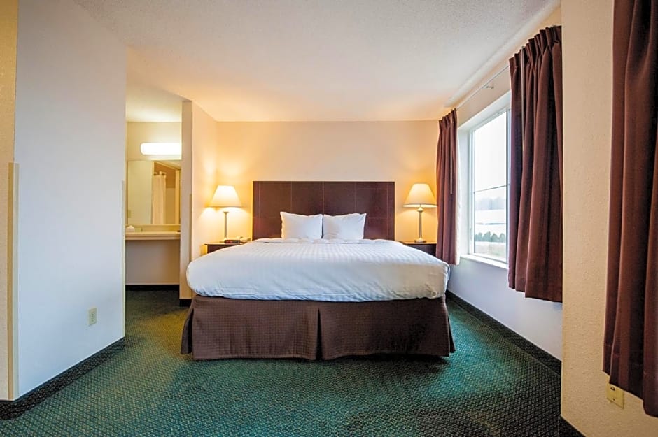 Greystone Inn & Suites