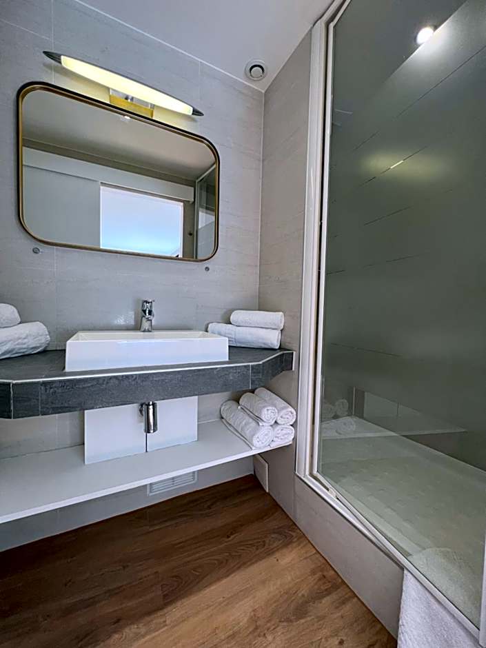 Nation Montmartre Hotel