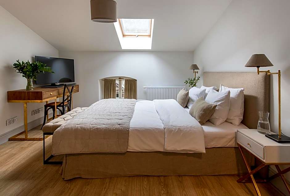 Zamek Sarny - Schloss Scharfeneck