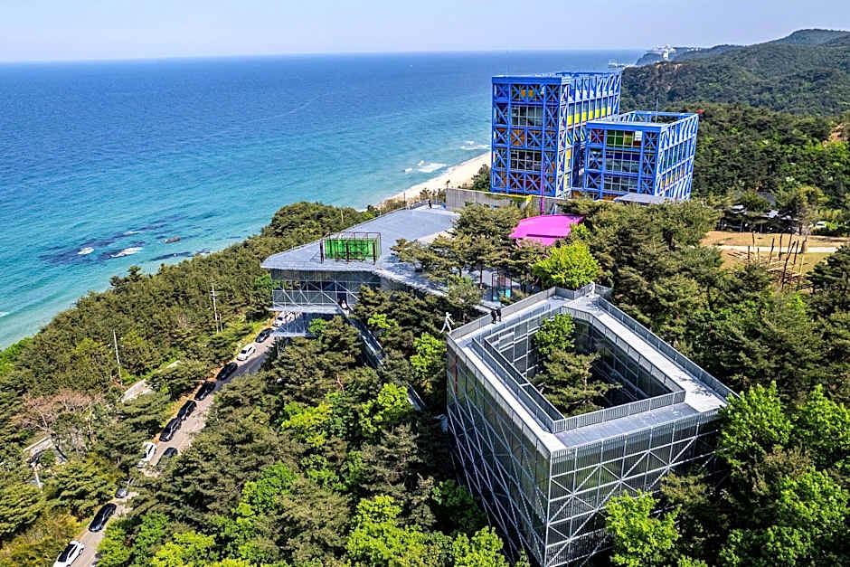 Haslla Art World Museum Hotel