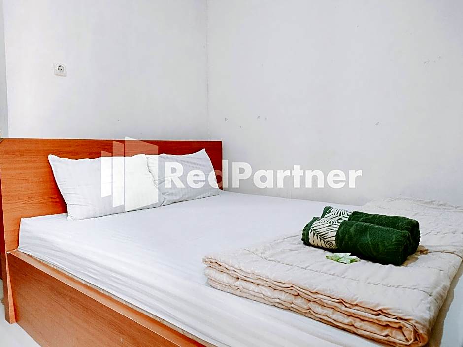 Calida Hotel Mitra RedDoorz near Alun Alun Wonosari