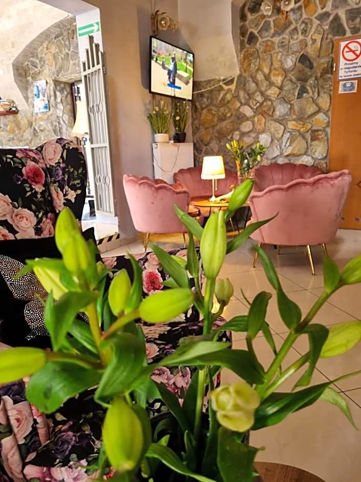 HOTEL "ZAUŁEK" Spółka Cywilna Zbigniew Świderski, Elżbieta Świderska