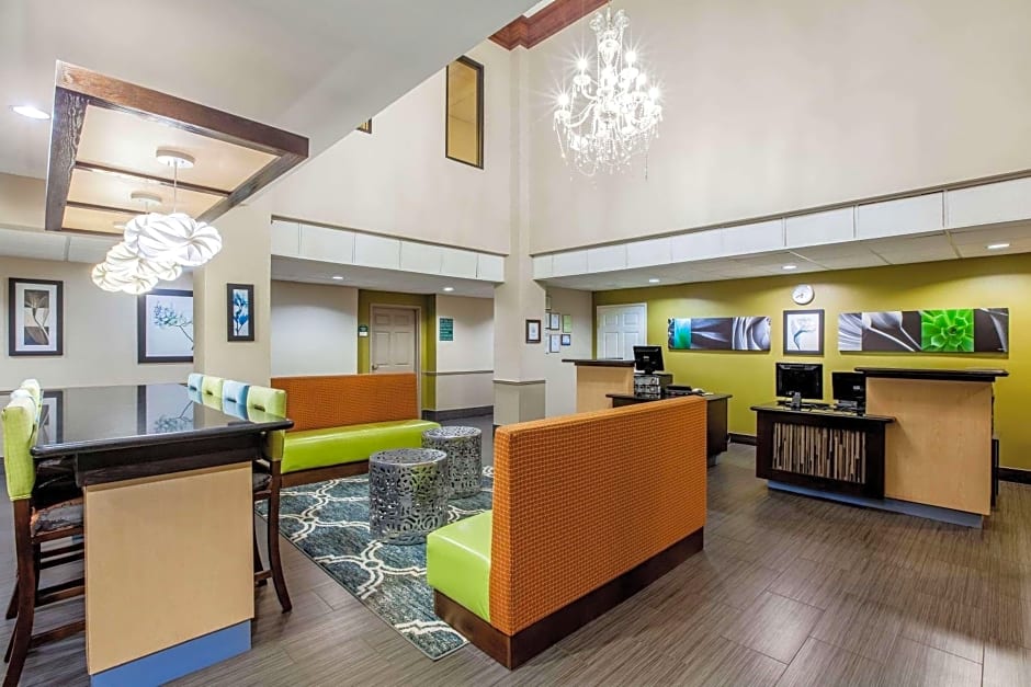 La Quinta Inn & Suites by Wyndham Pasadena