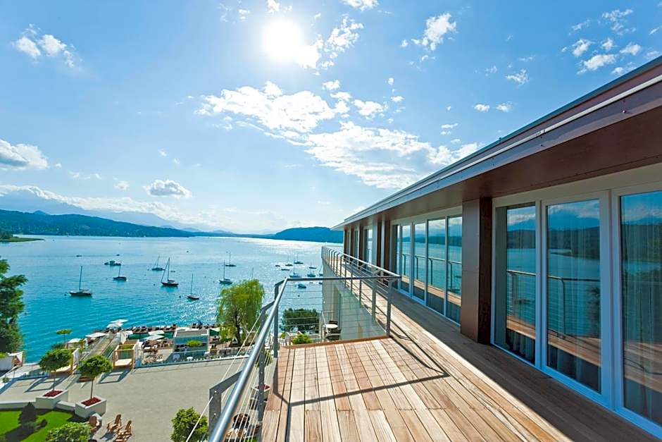 Lake's - My Lake Hotel
