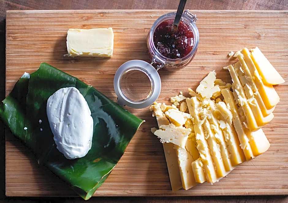 SALT LIPS - Azores Surf Experience