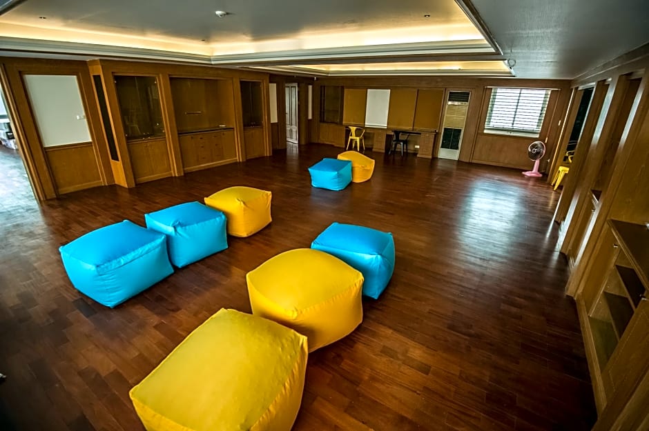 Glur Central Pratunam