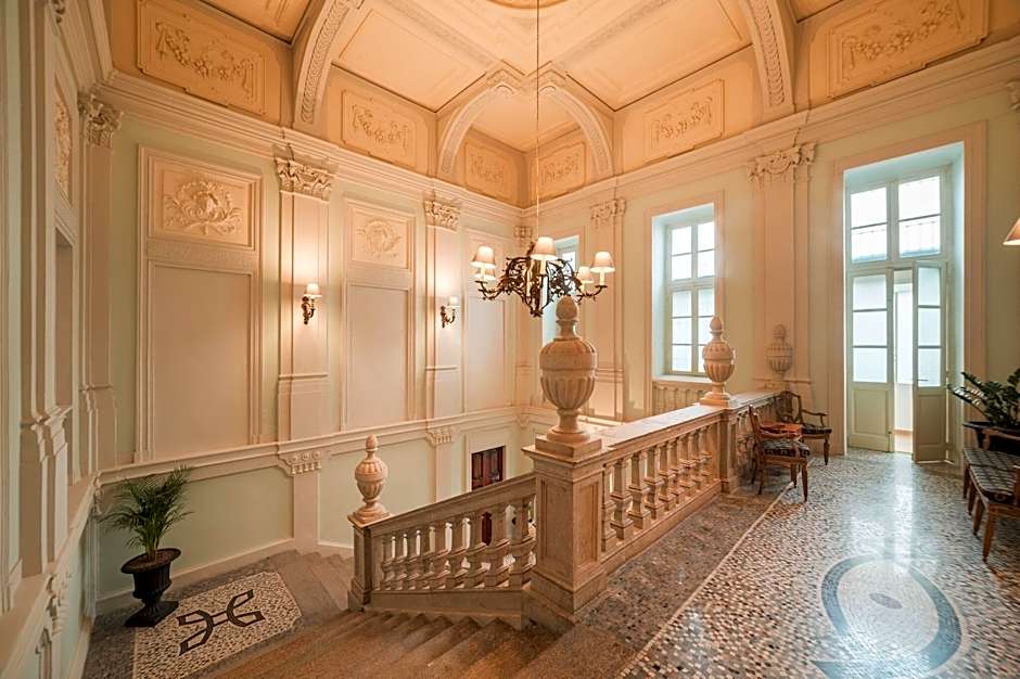 Royal Palace Hotel