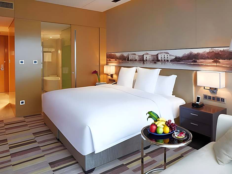 Photo 1 of 5 of Executive 1 Queen Bed