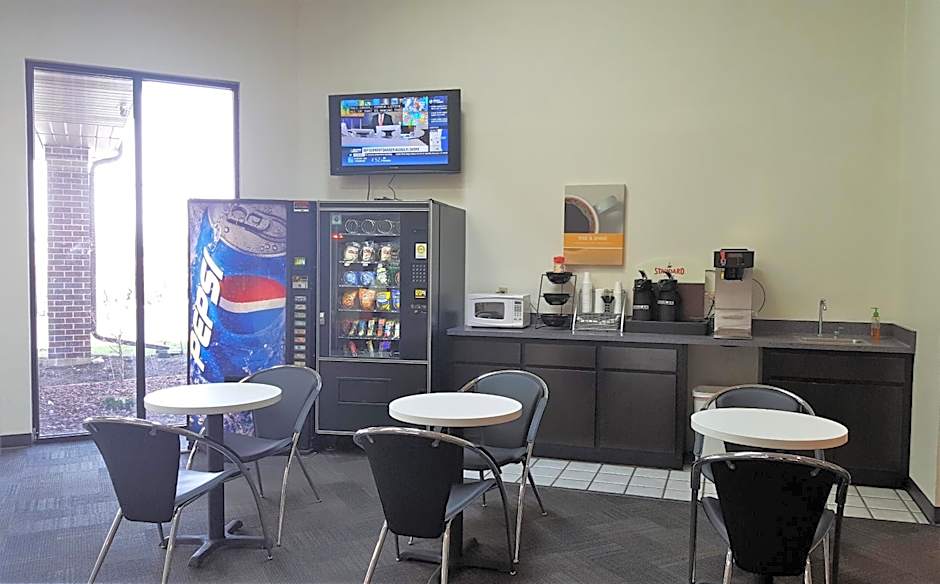 Motel 6-Saukville, WI