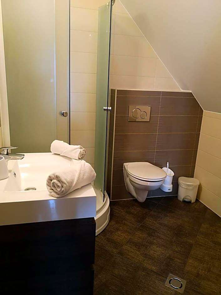 Parton Hotel & Bowling