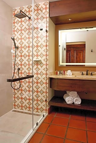 Executive Room, 1 King Bed, Non Smoking