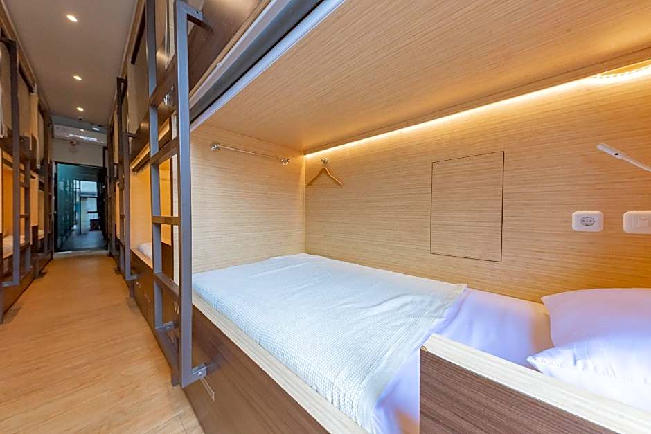 Capsule Inn Antasari Mitra RedDoorz