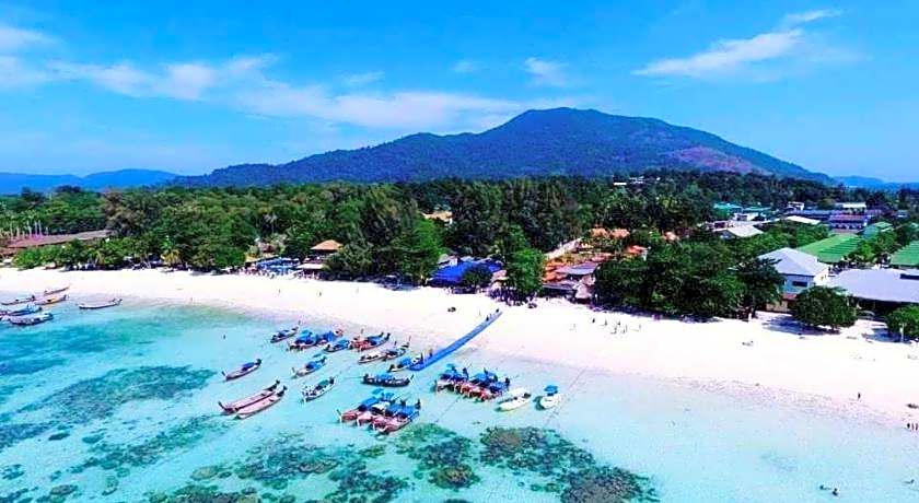 Charming Lipe Beach Resort