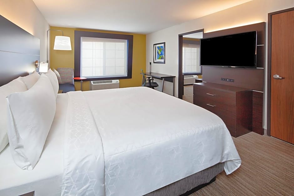 Holiday Inn Express & Suites Oakland - Airport by IHG