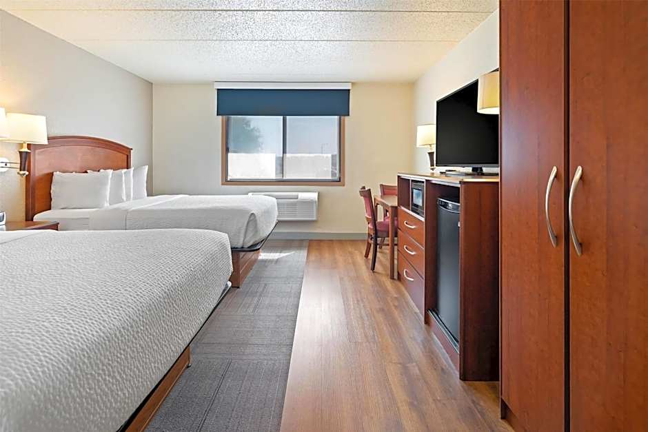 AmericInn by Wyndham Dickinson