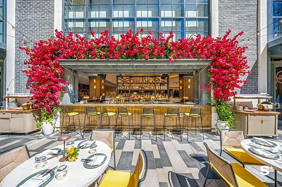 Modern Downtown 1BR with Amazing City Views