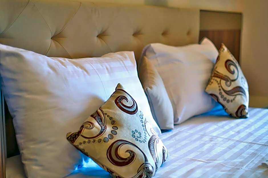 Jijo's Hotel