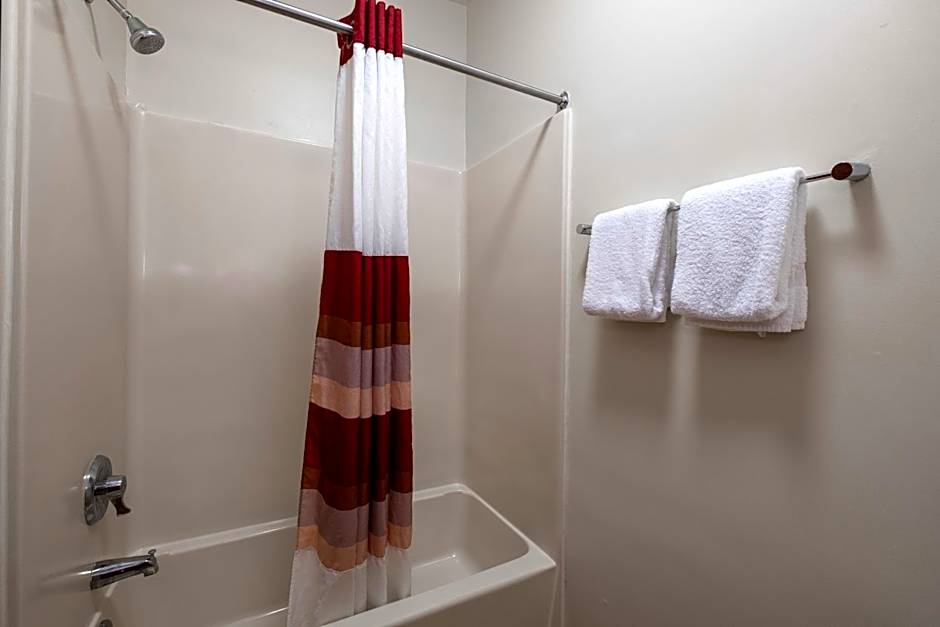 Red Roof Inn & Suites Dover Downtown