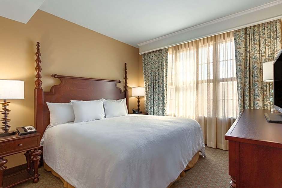 Embassy Suites By Hilton Savannah