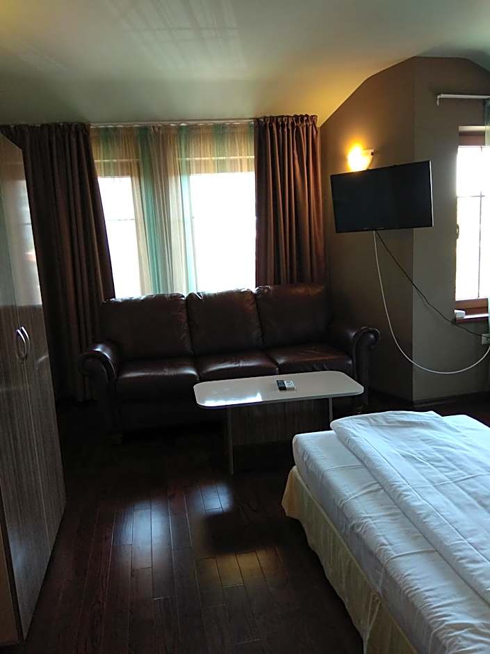 Roots Hotel and Wine Bar