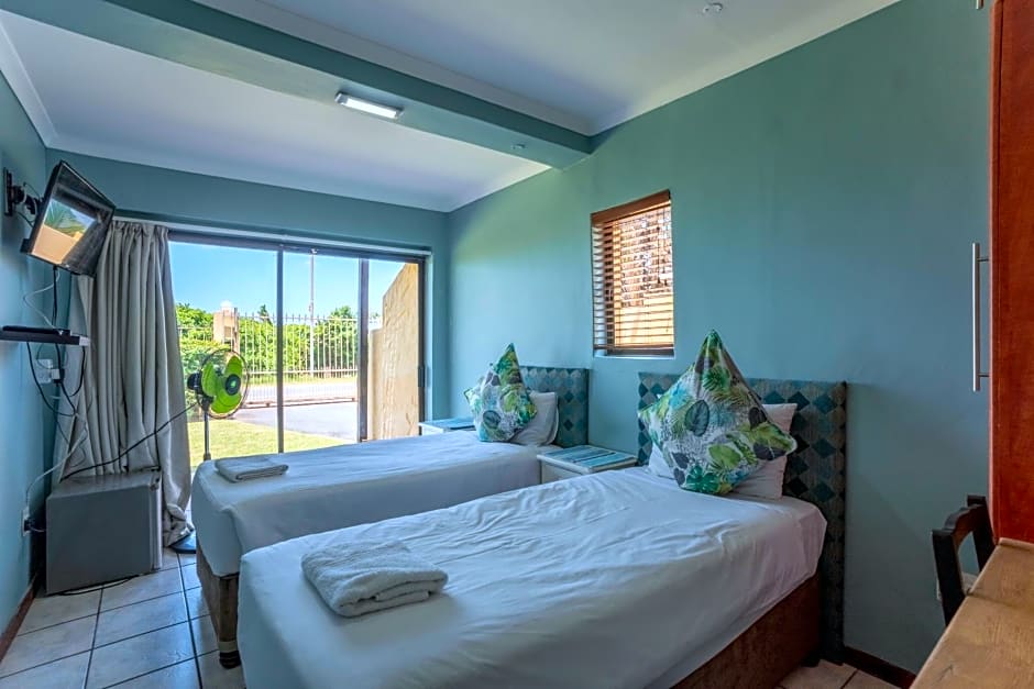 Glenashley Beach Accommodation - B&B and Backpackers