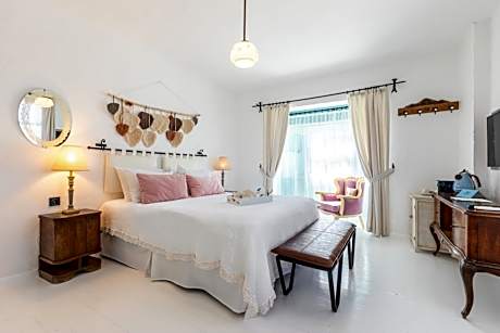 Superior Room with Bay Window