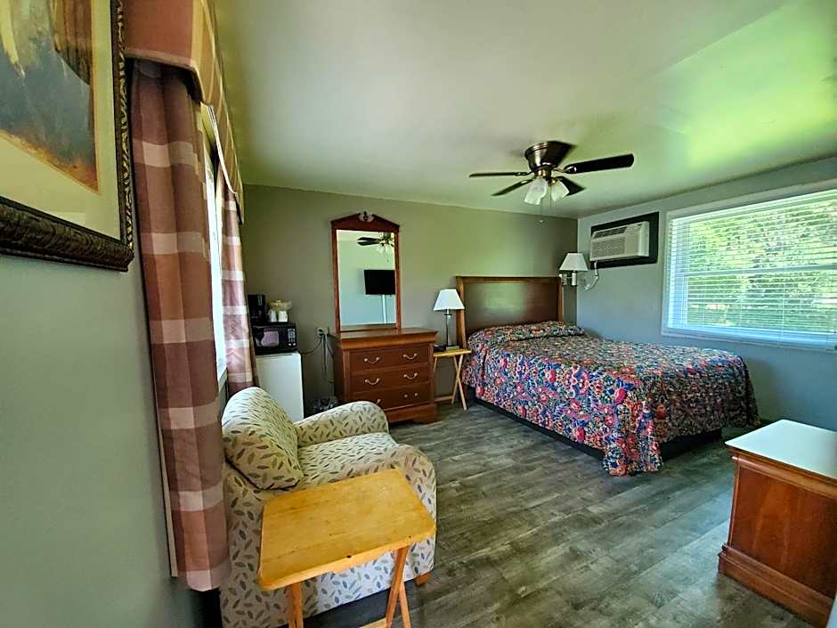 Photo 1 of 3 of 1 Queen Bed