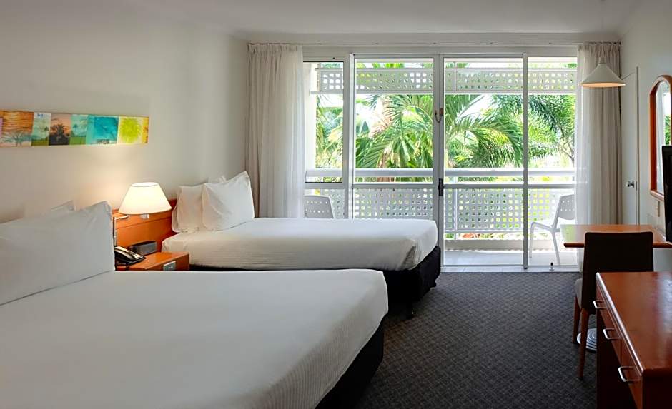 Cairns Harbourside Hotel