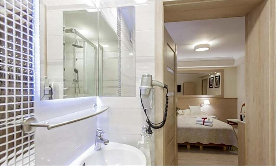 Villa Anna - Noclegi Rooms - FREE parking, taras, 1500m do Starówki