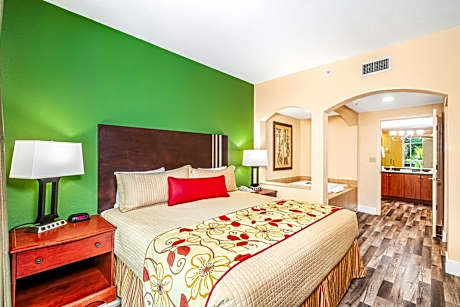 King Suite with Pool View