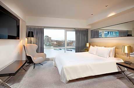 One-Bedroom Suite with Kitchenette and River View