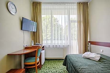 Single Room with Medical Spa Treatment Program