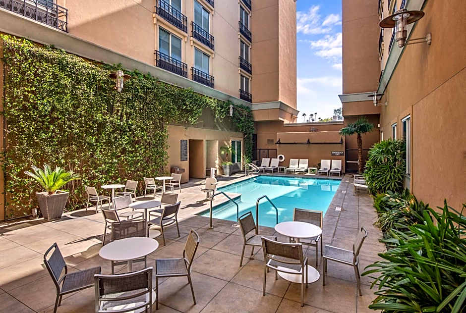 Hyatt Place Riverside Downtown