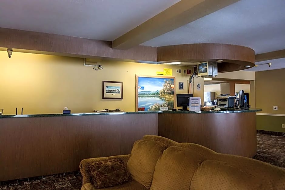 Norwood Inn & Suites - Roseville