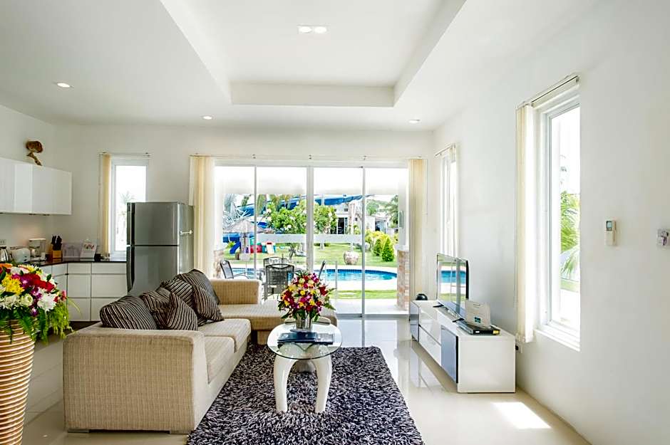 Photo 1 of 2 of Royal Villa