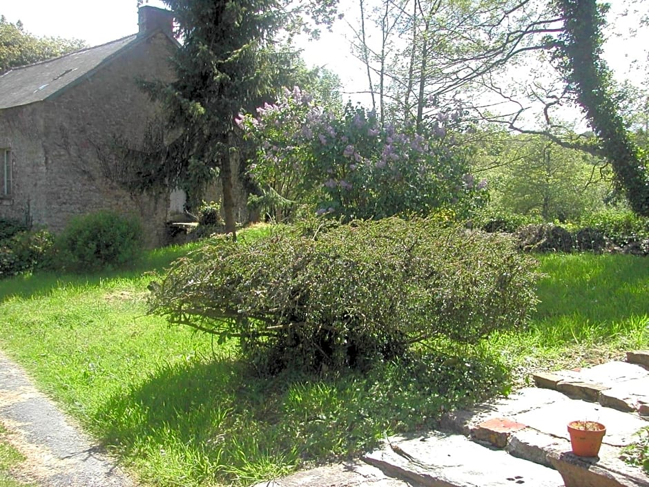 Prieure St Pierre de La Luthumiere