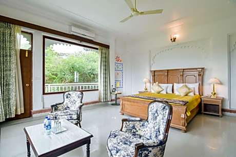 Suite with Lake View