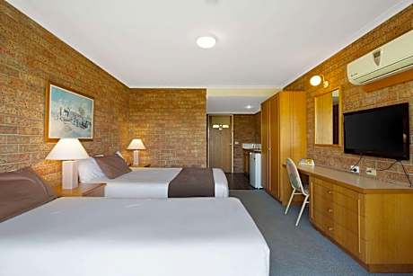 Family Room with 2 Queen Beds - Non-Smoking