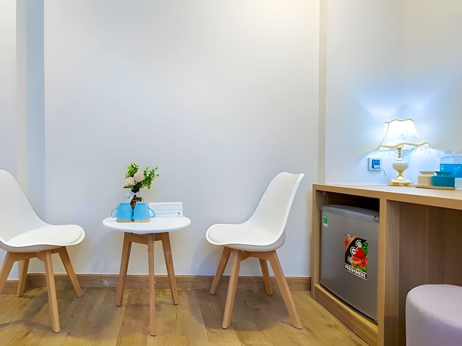 SAZI Resin Hotel - Free Nails HairWash