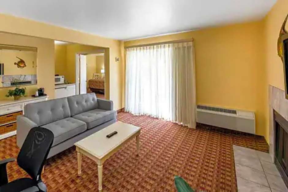 Quality Inn & Suites Capitola By the Sea