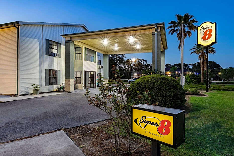 Super 8 by Wyndham Kinder/Coushatta near Casino