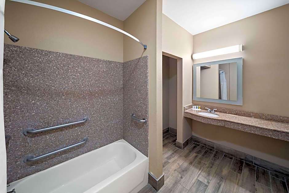 Super 8 by Wyndham Lubbock West 