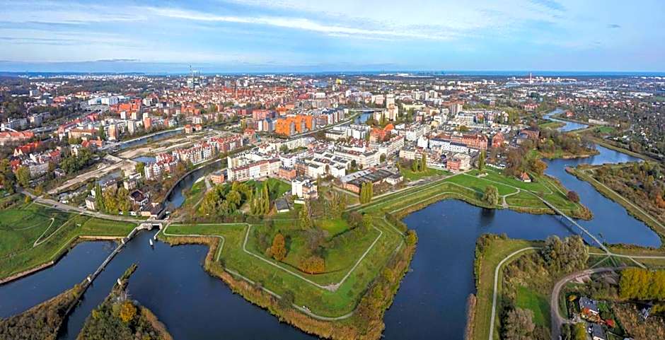 Patio Riverfront Aparthotel